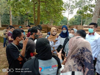 Belajar Meliput dan Wawancara Narsum Bupati dan Anggota DPR RI