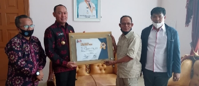 Terima PWI Jambi Award, Sukandar: Saya Bangga dan Terharu