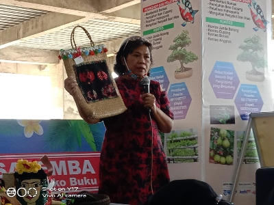 Sheika Aning, Perajin Jambi Menjadi Narsum Workshop Internasional