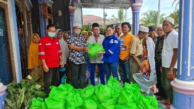 SKK Migas dan KKKS Seleraya Merangin Dua Bagi Sembako untuk Masyarakat Dua Desa 