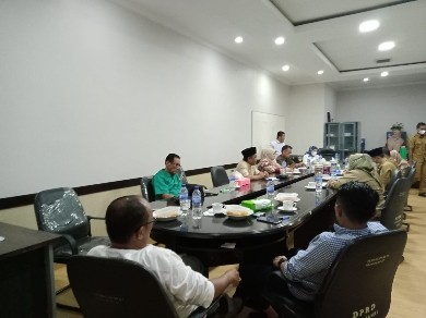 DPRD Kota Jambi dan Dinas Pendidikan  Gelar Rapat Untuk Mencari Solusi