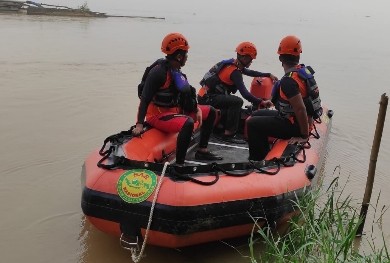 Dani Hanyut terbawa Arus Sungai Saat Hendak Selamatkan Ketek