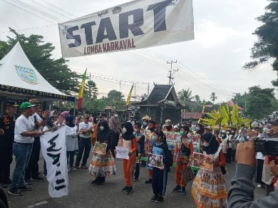 Pelajar di Kota Jambi Bawa Pesan Lingkungan Saat Carnaval Hari Lingkungan Hidup