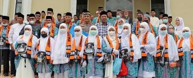 Bupati Romi Lepas 24 Jemaah Calon Haji Kabupaten Tanjab Timur