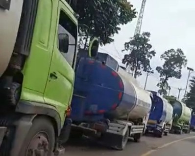 Pemblokiran Jalan Berlanjut Ratusan Truk Tidak Bisa Masuk ke Pelabuhan Talang Duku