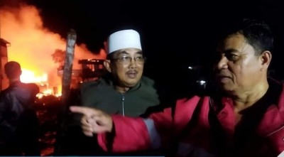 Bupati Tanjab Barat ikut Meninjau Proses Pemadaman Kebakaran