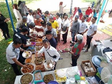 Warga Lekuk 50 Tumbi Lempur Jambi Adakan Halal bi Halal di Hutan Kota