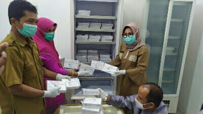 8000 Dosis Vaksin Tiba di Gedung Farmasi Kota Jambi