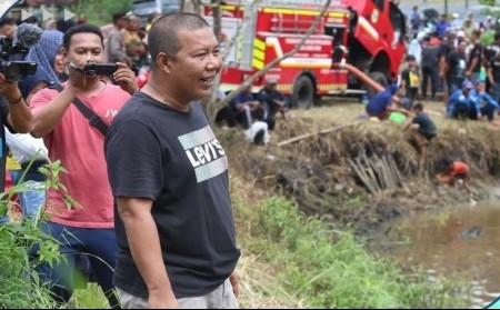 Jelang Purnatugas, Bupati Romi Hariyanto Ramaikan Tradisi Barang