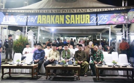 Bupati Tanjab Barat Melepas gelaran Festival Arakan Sahur Ramadan Minggu Kedua