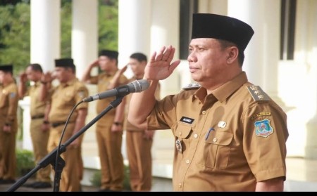 Wabup Katamso Memimpin  Apel Gabungan di Lingkungan Pemerintah Kabupaten Tanjab Barat