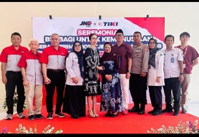 JNE dan TIKI Serahkan Bantuan Mobil Ambulans dan Jenazah untuk Kemanusiaan