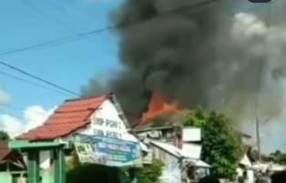 Sebanyak 11 Unit Rumah Permanen Terbakar