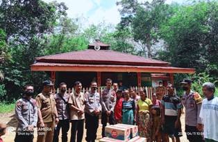 Kapolda Jambi Distribusikan Bantuan ke Pemukiman SAD Air Hitam