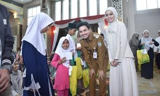Jelang Lebaran, Baznas dan TP PKK Kota Jambi Berbagi Kebahagiaan Bersama Anak Yatim dan Kaum Dhuafa