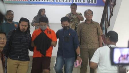 Oknum Dosen yang Aniaya Mahasiswa Disabilitas UNJA Tampil Pakai Baju Orange