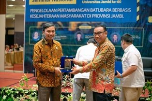 Ketua DPRD Prov Jambi Menjadi Narsum Seminar Nasional di UNJA