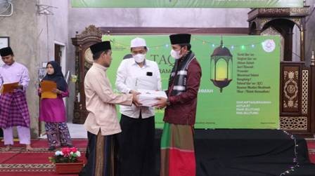 Ketua DPRD Provinsi Jambi Safari Ramadhan, di Masjid Miftahurrahmah, Jelutung, Kota Jambi