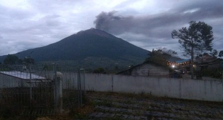 Erupsi Meningkat, Gempa Tremor Terjadi di Gunung Kerinci