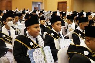 Muliakan Para Penghafal Al-Quran, Al Haris Hadiahkan Umroh Gratis Kepada Orang Tua Hafidz