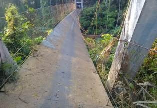 Jembatan Gantung Putus, Belasan Siswa SD Jatuh ke Sungai