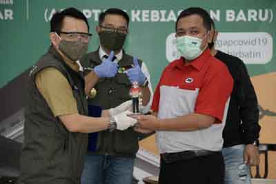 Turut Perangi Covid-19, JNE Berikan Donasi ke Pemprov Jawa Barat
