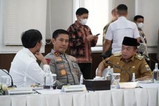 Gubernur Al Haris Imbau Perusahaan Batubara Tertibkan Para Sopir