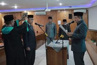 Bupati Kabupaten Tanjung Jabung Barat  Lantik H Dahlan, SSos, MM sebagai Penjabat Sekretaris Daerah