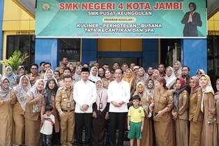 Presiden Jokowi Puji Pembelajaran dan Fasilitas Pendidikan di SMKN 4 Kota Jambi