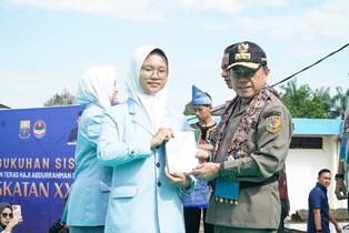 Gubernur Al Haris Kukuhkan 278 Siswa Baru Angkatan XXXII SMAN Titian Teras H Abdurrahman Sayoeti