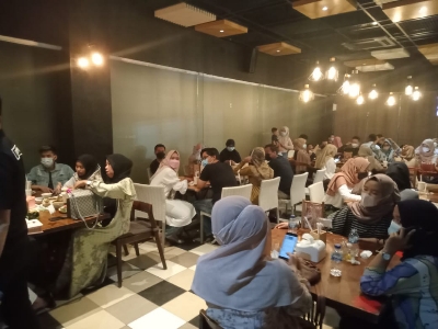 Dine & Chat dan Cafe Unico Disegel Satpol PP