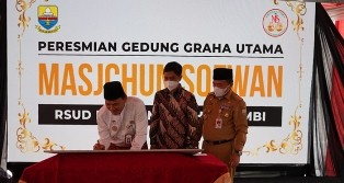Gubernur Jambi Resmikan Gedung Graha Utama H Masjchun Sofwan RSUD Raden Mattaher